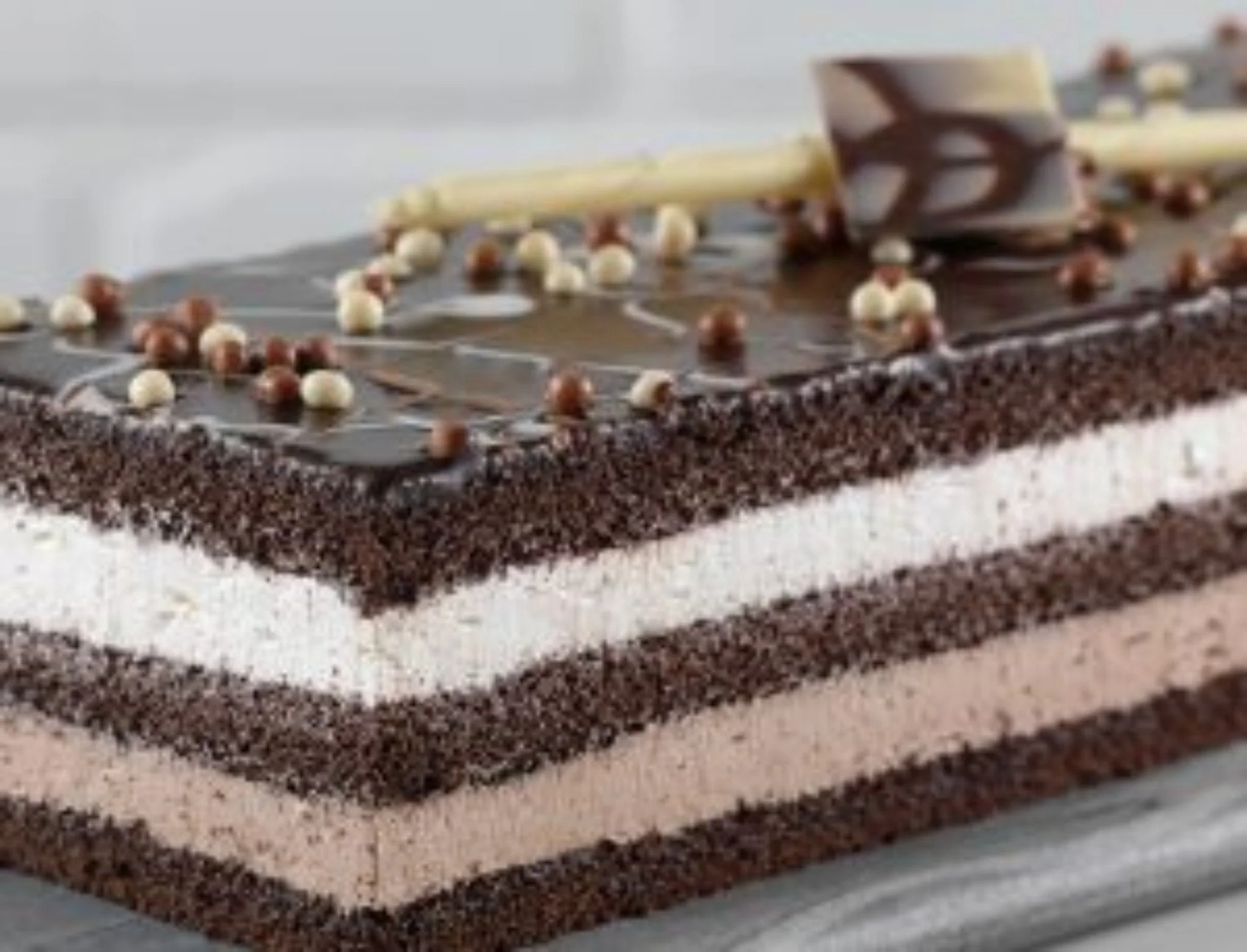 Kings Pastry - Cake - Frozen Tuxedo Bar Cake - 900g - Image 2